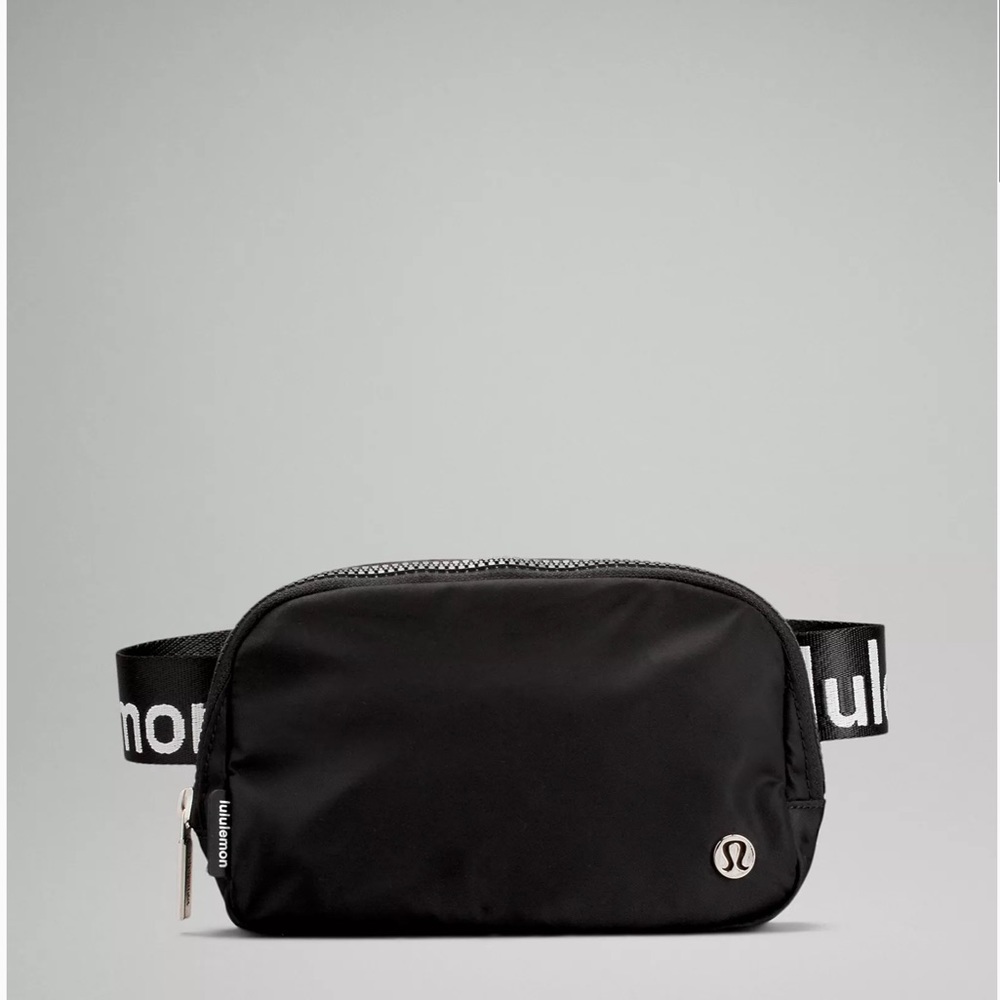 BUNDLE DEAL! Rare! NWT!! Lululemon LOGO Everywhere Belt Bag LOGO + Dual Wristlet - Picture 4 of 16